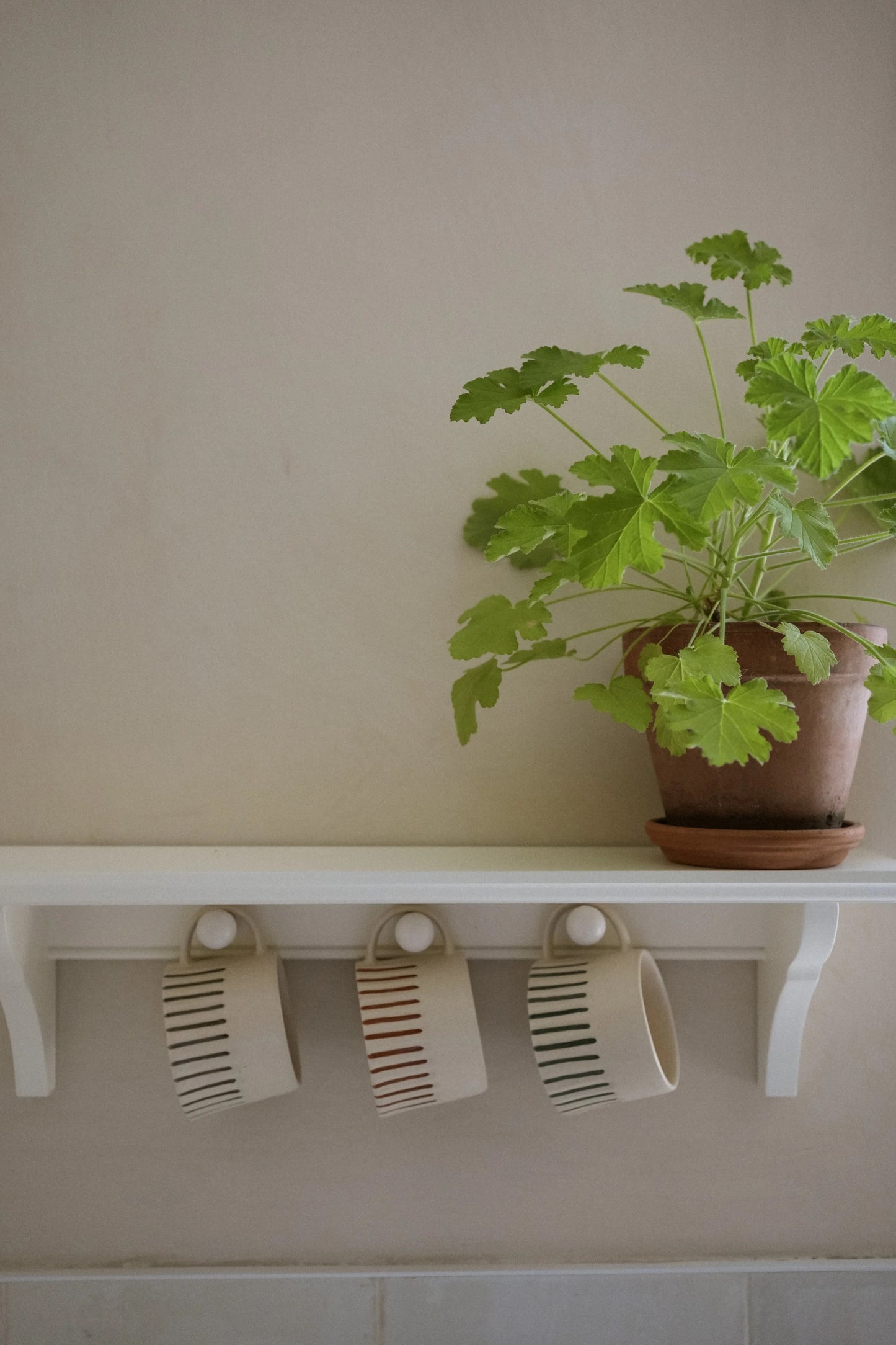 Ridged painted mug - pebble