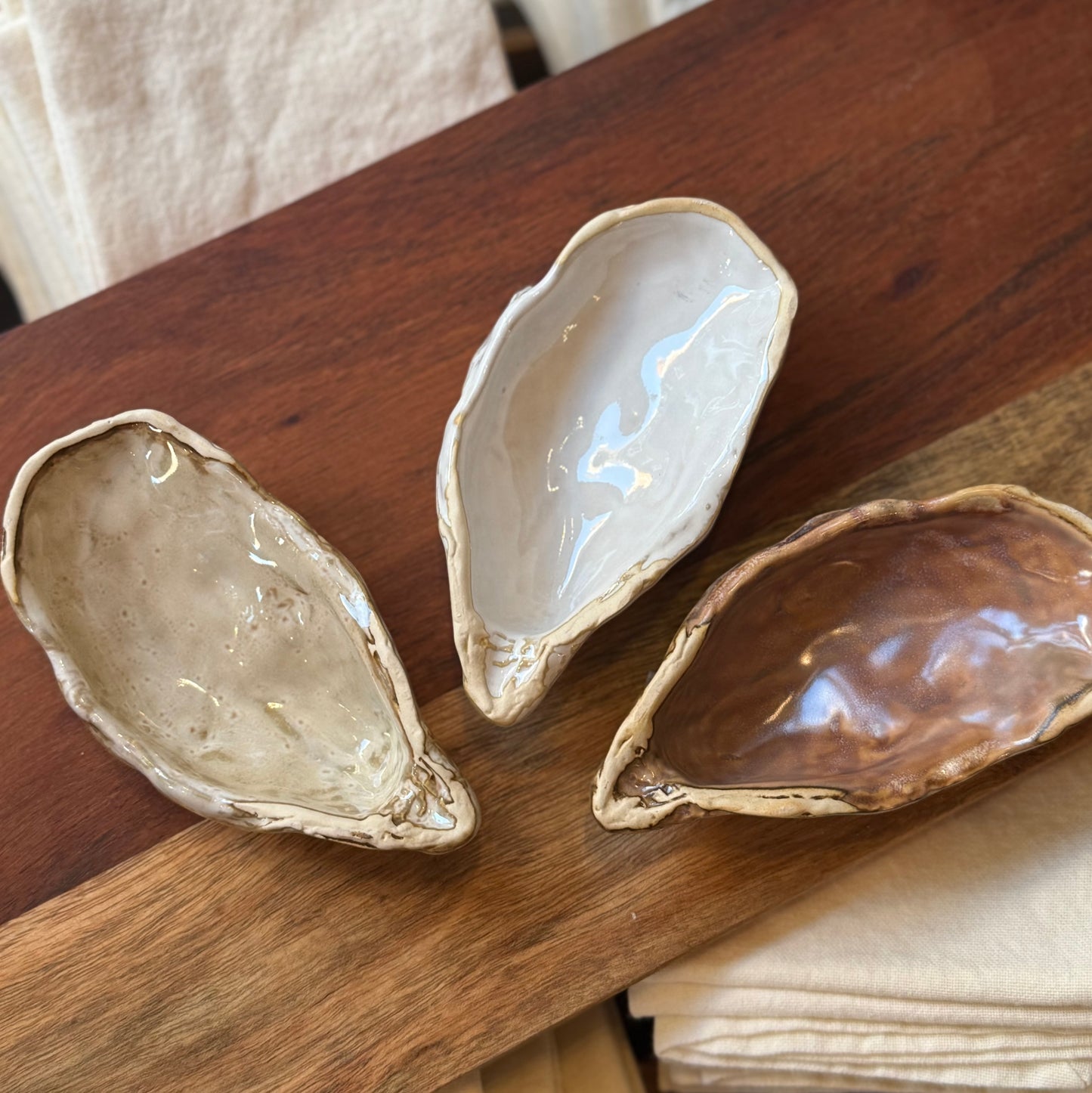 Set of three ceramic oysters