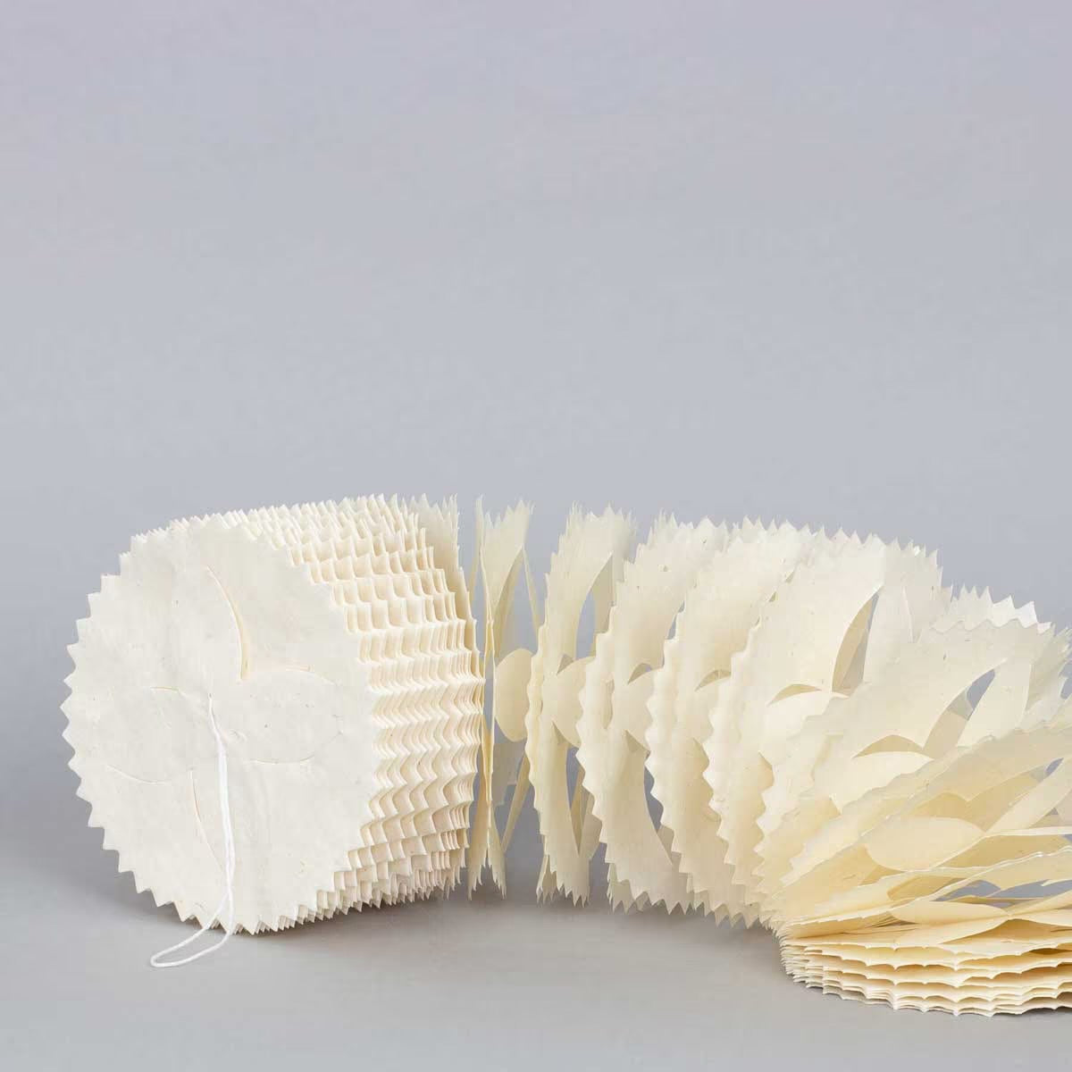 KATHMANDU Garland, white