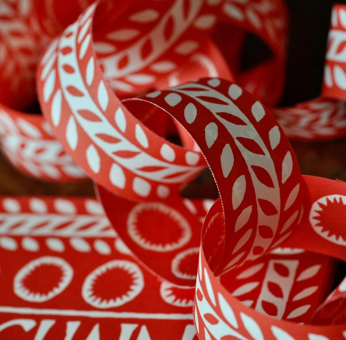 Paper chain red
